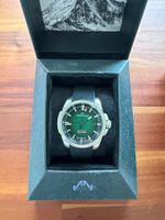 Norqain Independence 40mm mit Kautschukband, grünes Zifferb.