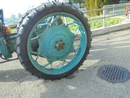 Bührer -Traktoren  /  Fischer -Spritze   48 Zoll  Hinter Rad