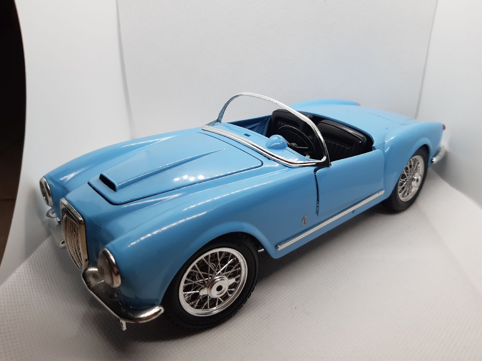Bburago Modellautos: Burago 1/18 Lancia B 24 spider 1955 – Gebraucht aus Penthalaz von Allgoodsuisse