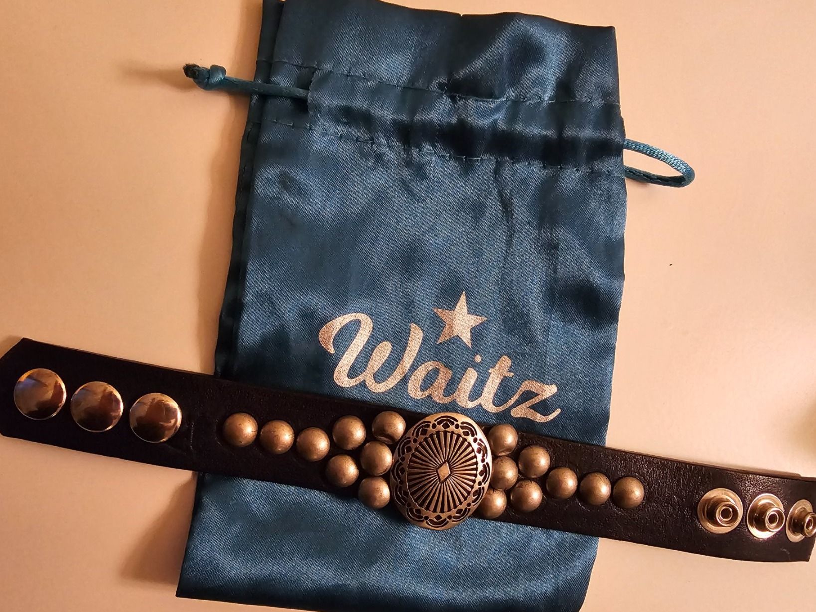 Bracciali & Braccialetti: Leder Armband Waizt – Usato da Basel venduto da sci_67ms