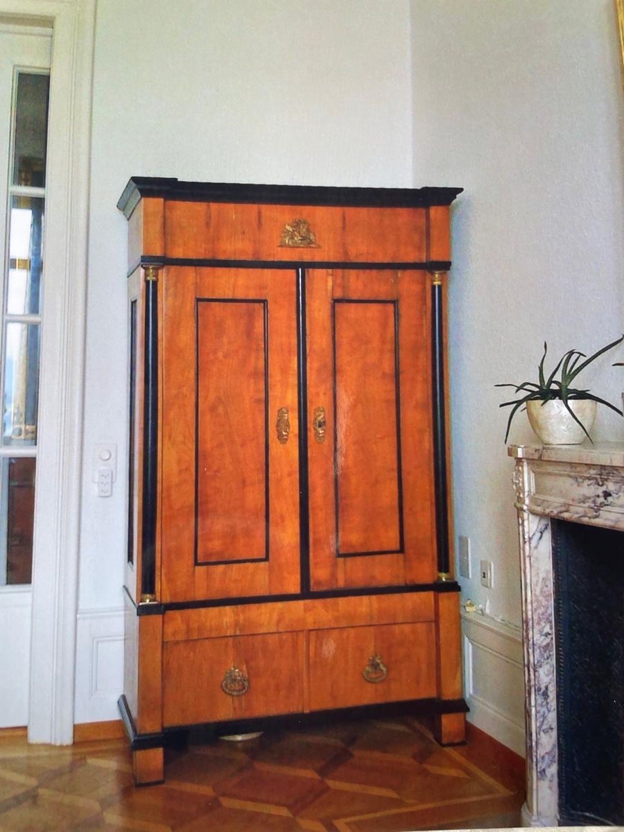 Schränke: Biedermeier-Schrank Kirschbaum mit Messingapplikation – Gebraucht aus Rüti ZH von Dauli