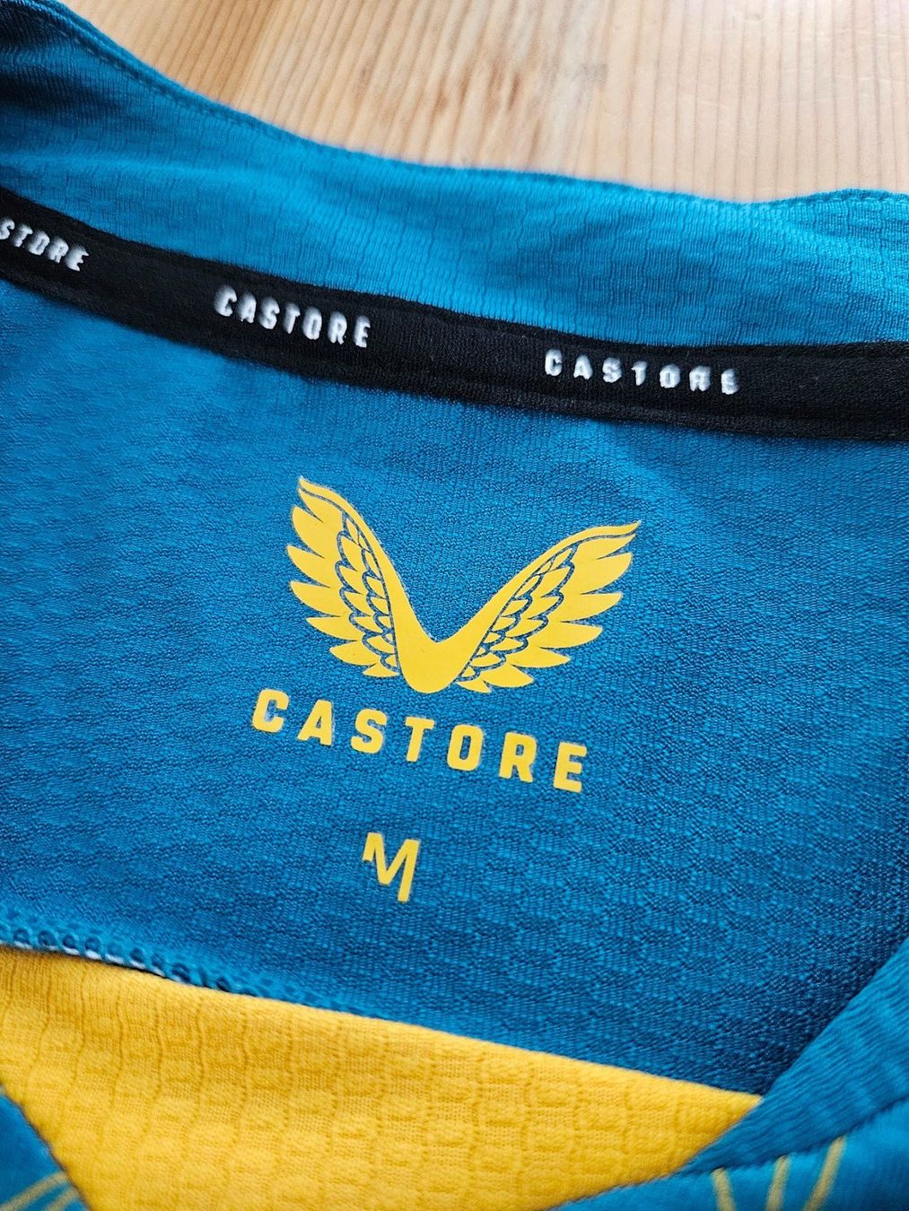 Leibchen & Hosen: Wolverhampton Wanderers Trikot NEU Castore Grösse M Wolves – Neu (gemäss Beschreibung) aus Hägglingen von United-Village-Trade 3