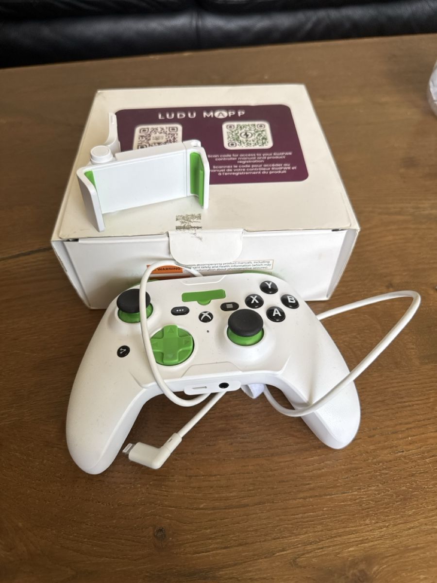 Controller: LUDU MOPP Gaming Controller Weiss mit Halterung – Gebraucht aus St.Gallen von Wvuvuosa