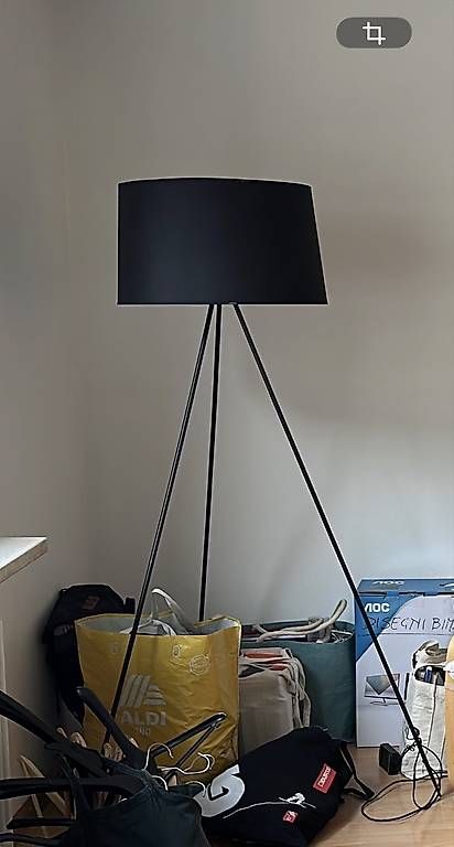 Lampen: Tripod Stehlampe – Gebraucht aus Basel von Rototom