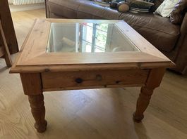 Couchtisch mit Schublade