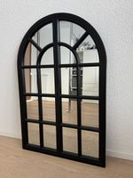 Spiegel im Fensterdesign