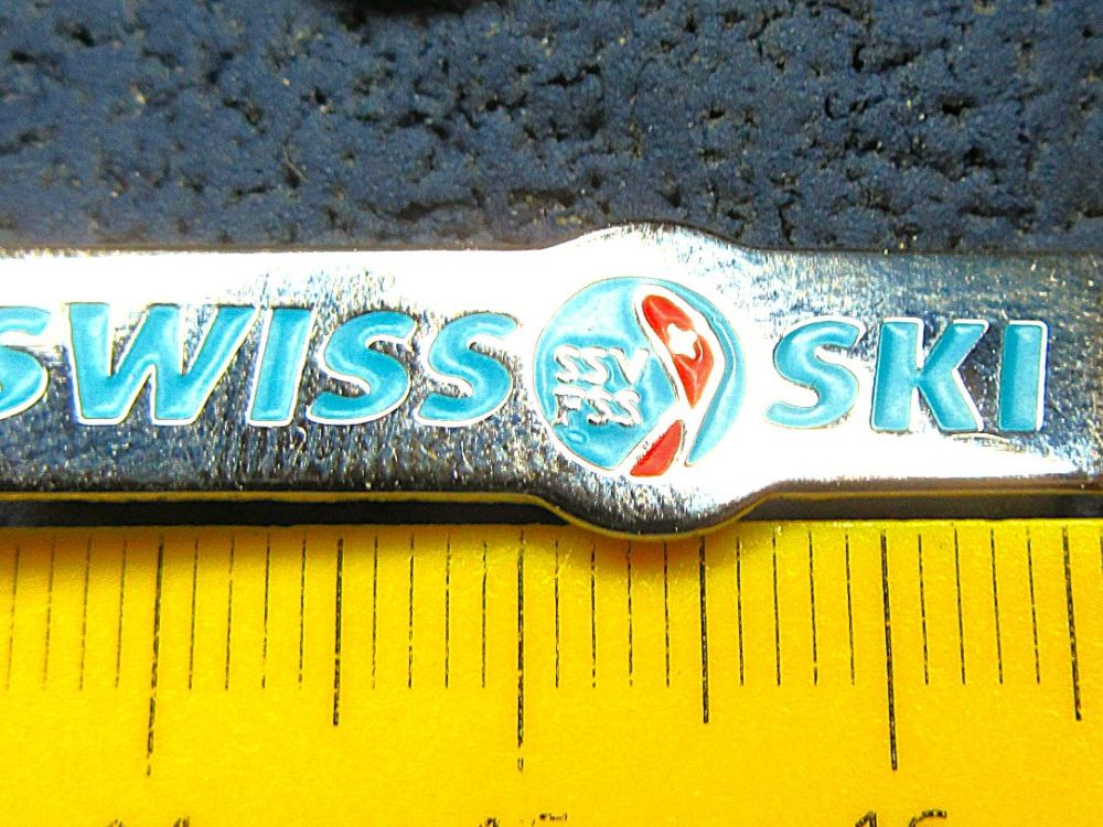 Swiss Placchette & Badge: SWISS SKI SSV SCHMUCK-PIN SILBRIG MIT SECURITY-CLIP – Usato da Ettingen venduto da Hausi4711 1