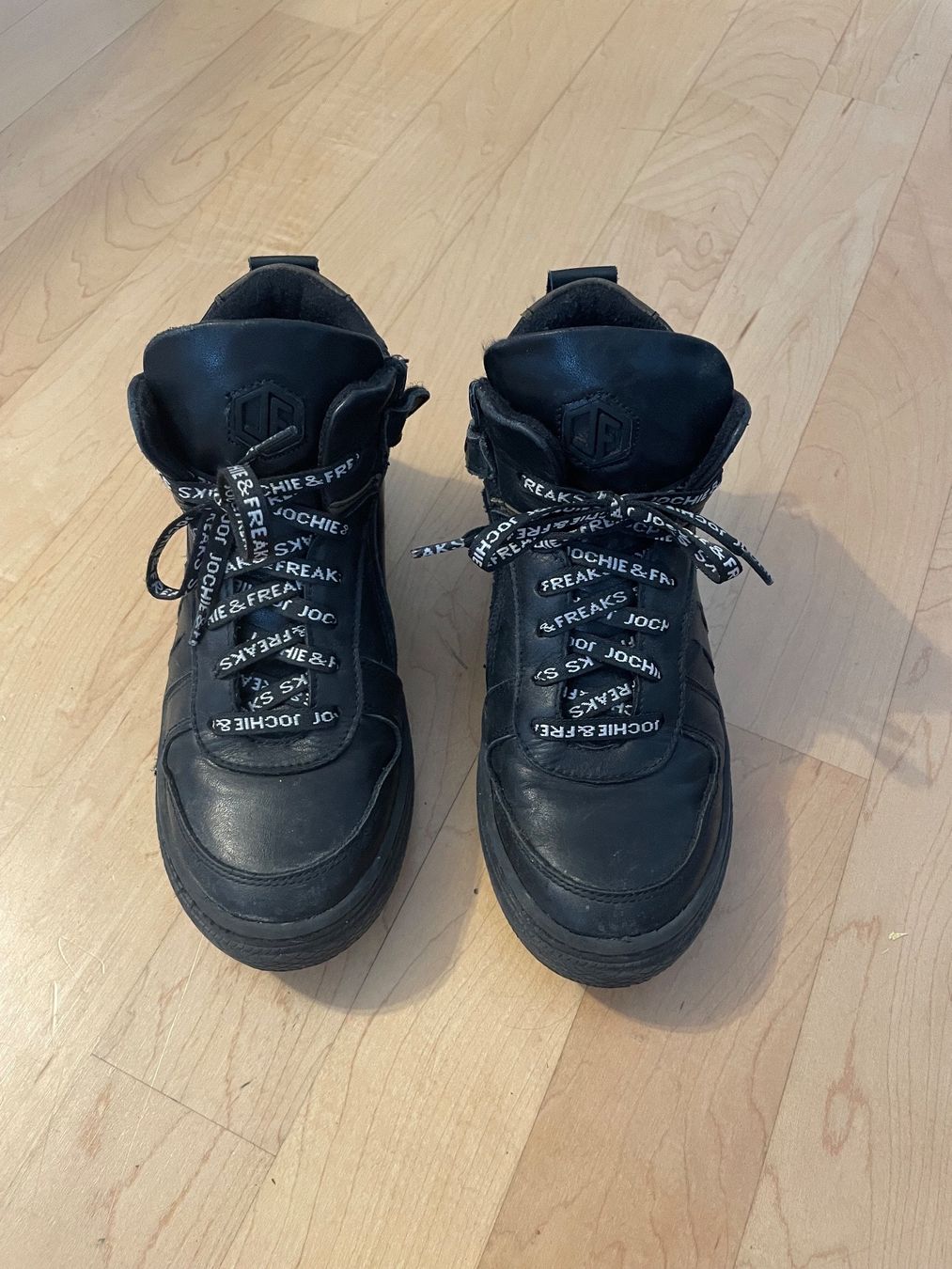 Schuhe für Jungen: Übergangsschuhe aus Leder, Grösse 33 – Gebraucht aus Steinhausen von Guelosch 1