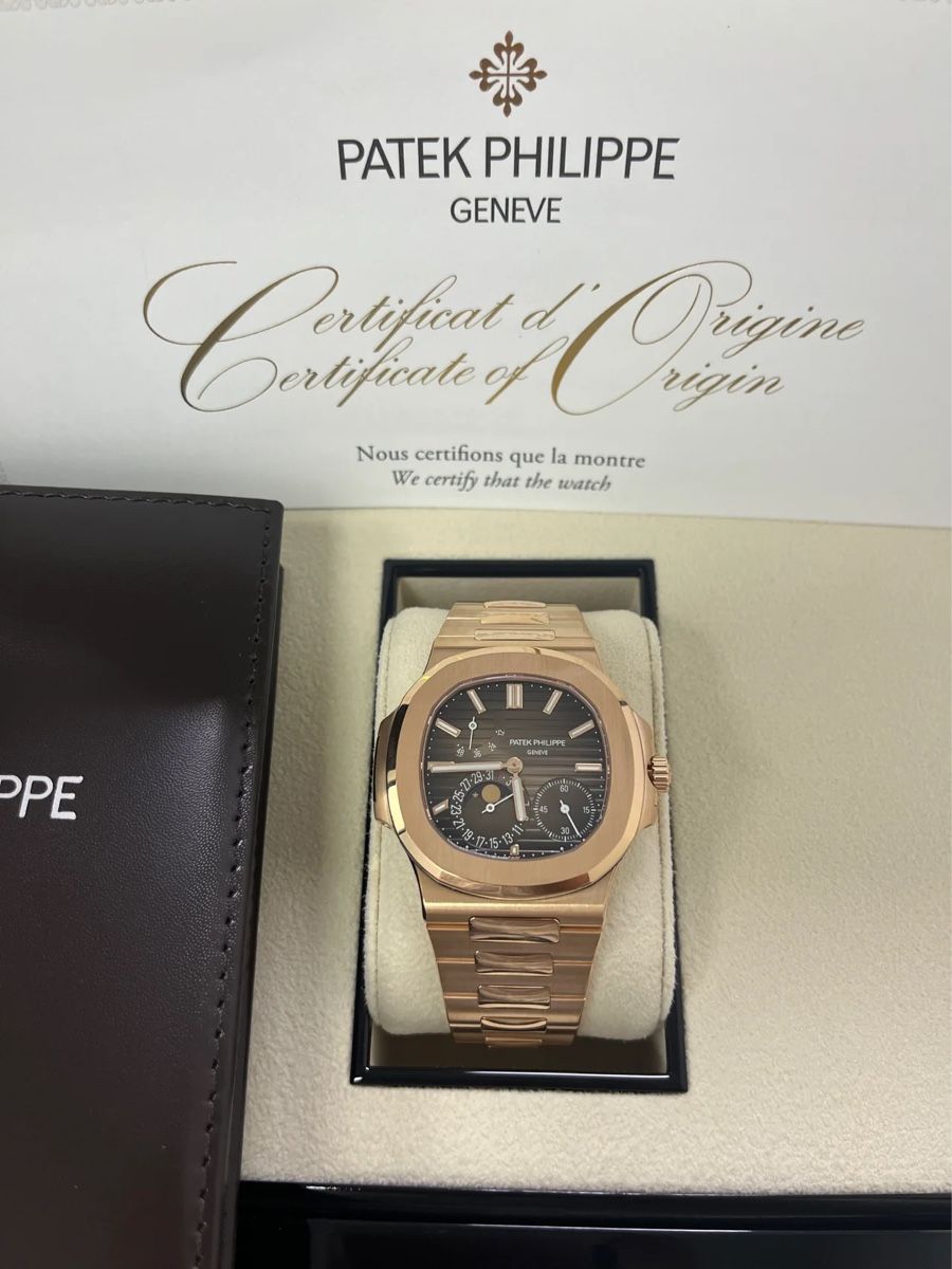 Patek Philippe Orologi: Patek Philippe Nautilus 5712/1R – Usato da Zürich venduto da Watches-Co.