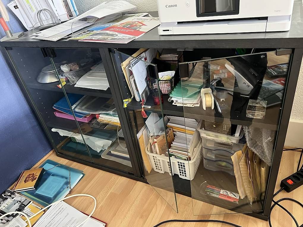 Kommoden: Sideboard mit 2 Glastüren – Gebraucht aus Lyss von tba_myd7 1