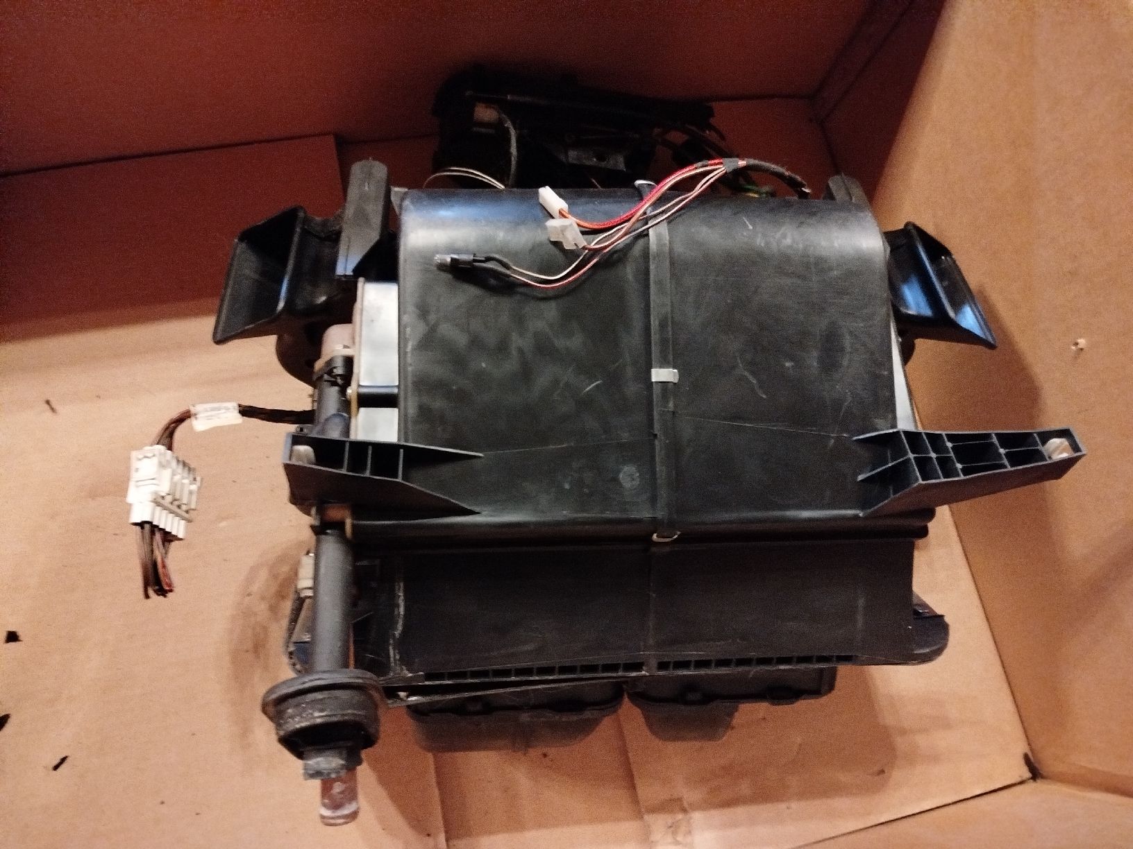 BMW Toutes les pièces auto: système de chauffage Bmw E30 – D'occasion à Neuchâtel par lyd_67kk 1