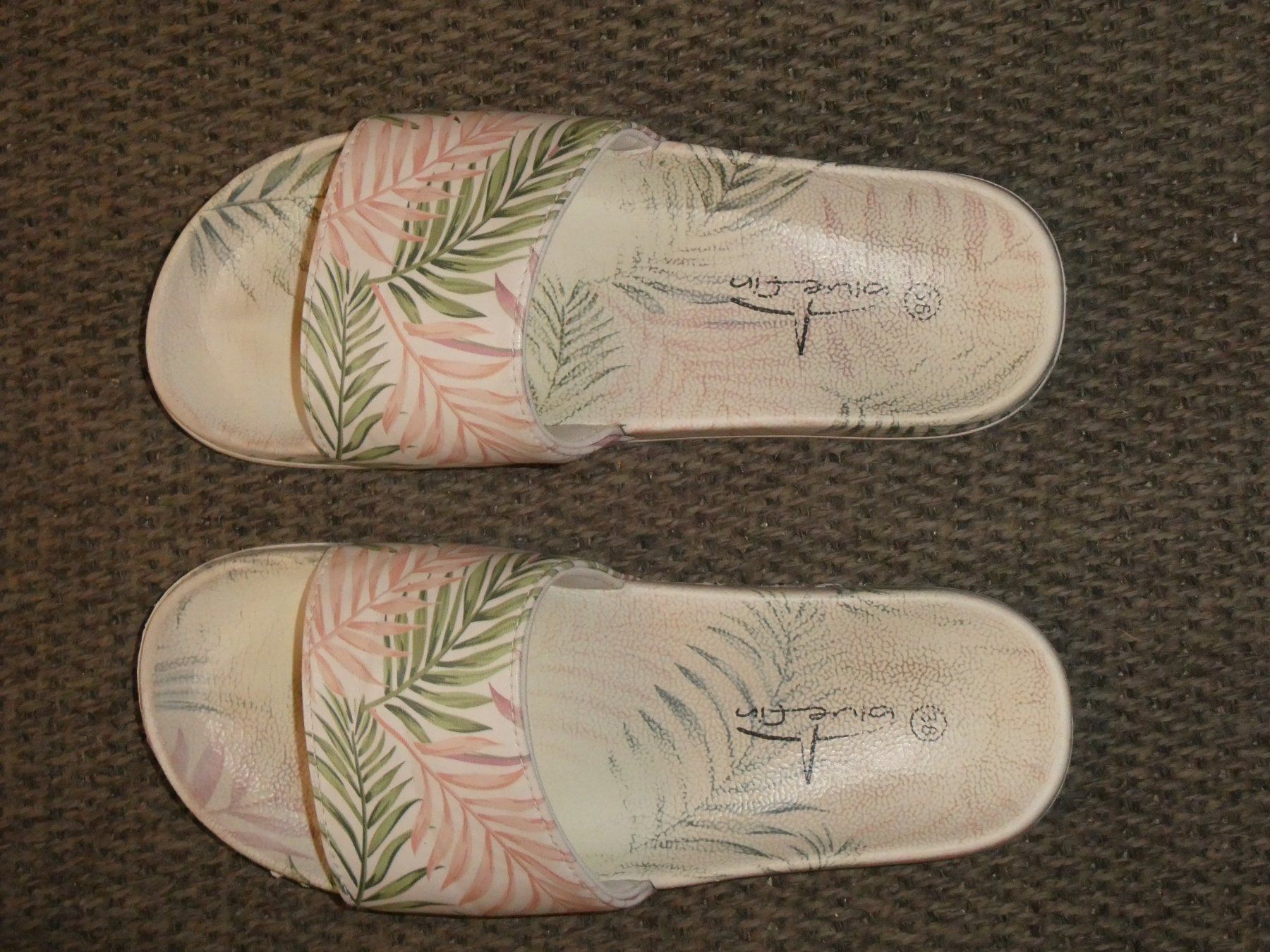 Scarpe per ragazze: Sommer Pantoletten mit Palmenmuster, Grösse 38 – Usato da Mels venduto da KOSL