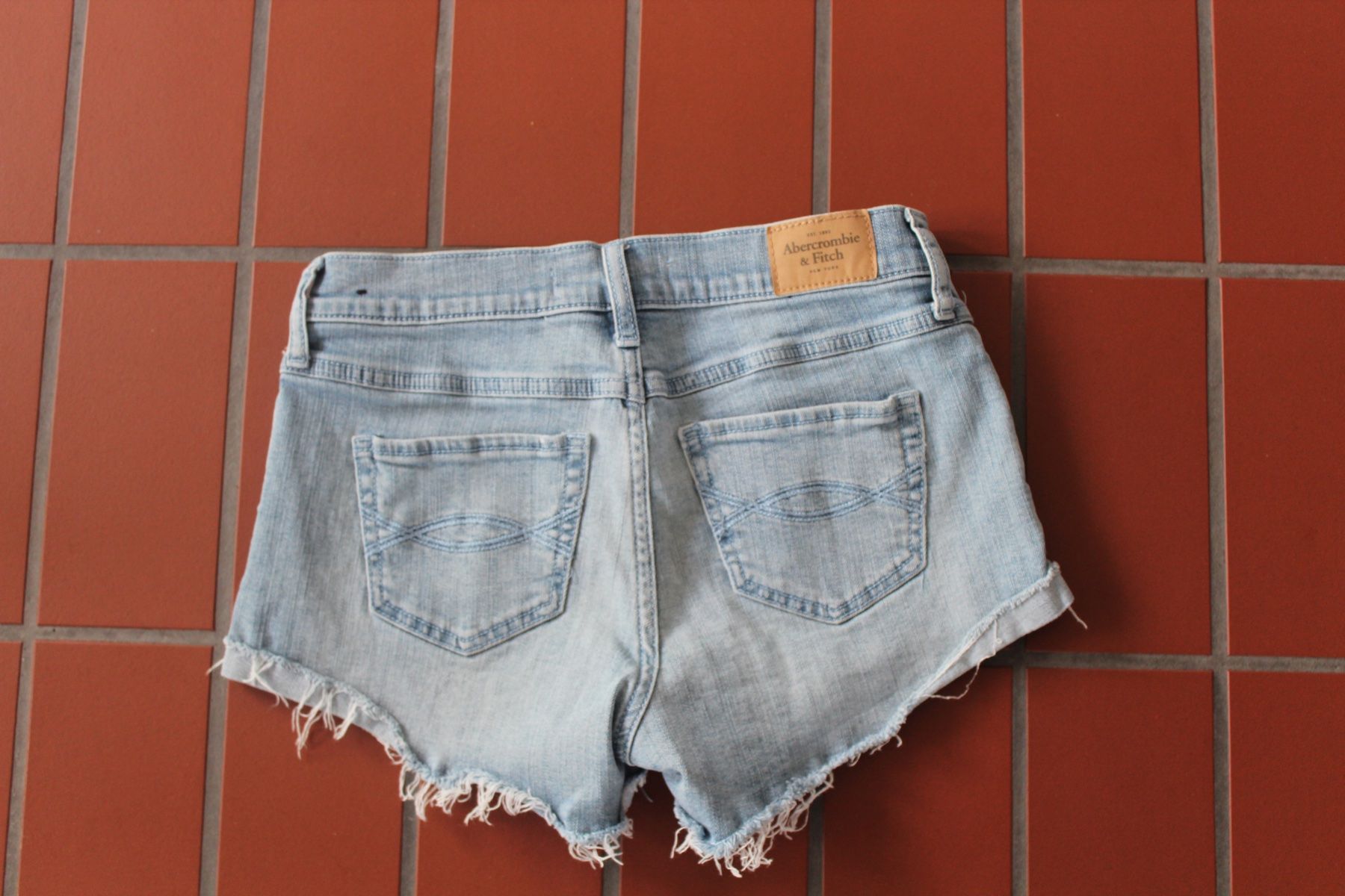 Abercrombie Pantaloni: Abercrombie&Fitch Hot Pants Gr.24 – Usato da Zürich venduto da JOD213 4