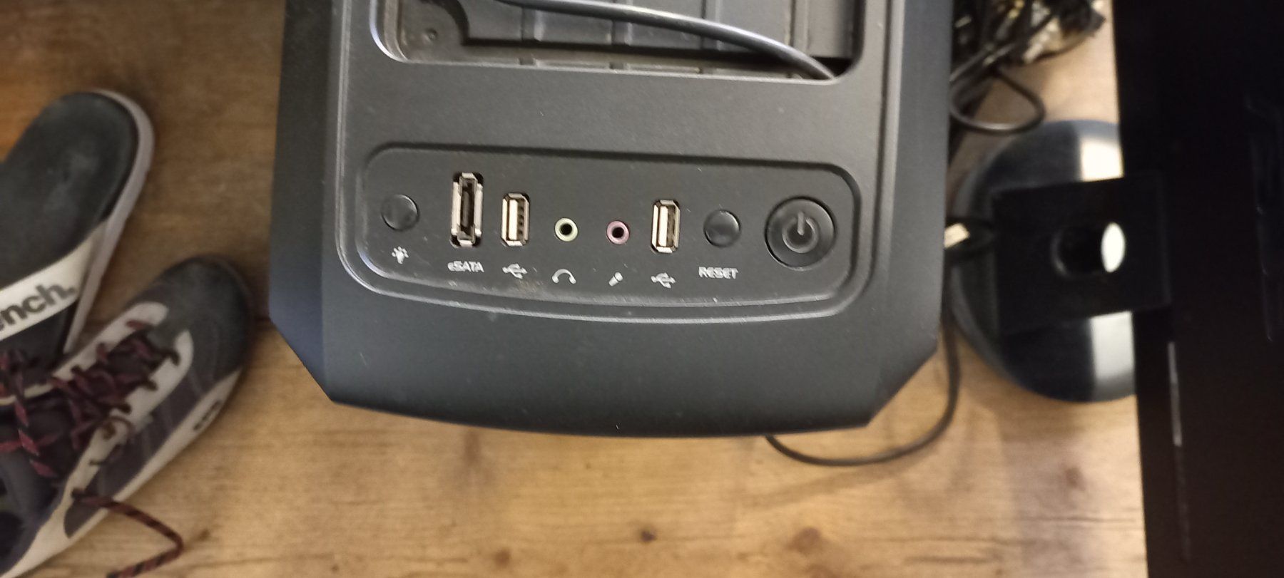 PC: PC-Tower mit zwei Monitoren und mehr... – Usato da Brüttelen venduto da Meer69 2