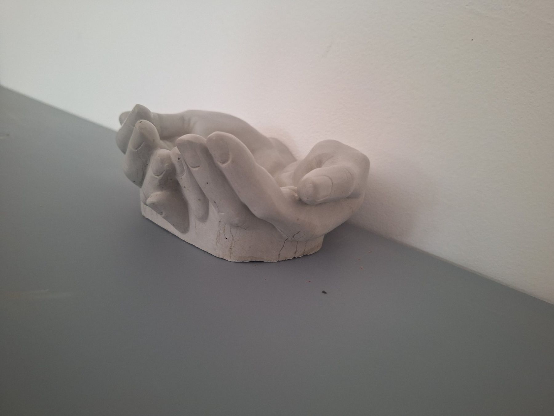Tutte le decorazioni: Dekorative Hände aus Beton – Usato da Donat venduto da Lacvers 3