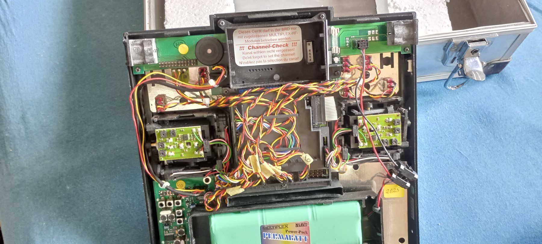 Multiplex Fernsteuerungen: télécommande multiplex MC 4000 – Gebraucht aus versoix von pat2009 1