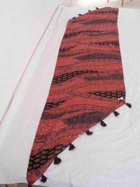Foulard & Sciarpe: INDISCHER SCHAL - FABRIKNEU - LETZTES STÜCK – Nuovo (secondo la descrizione) da Honau venduto da sainj 1