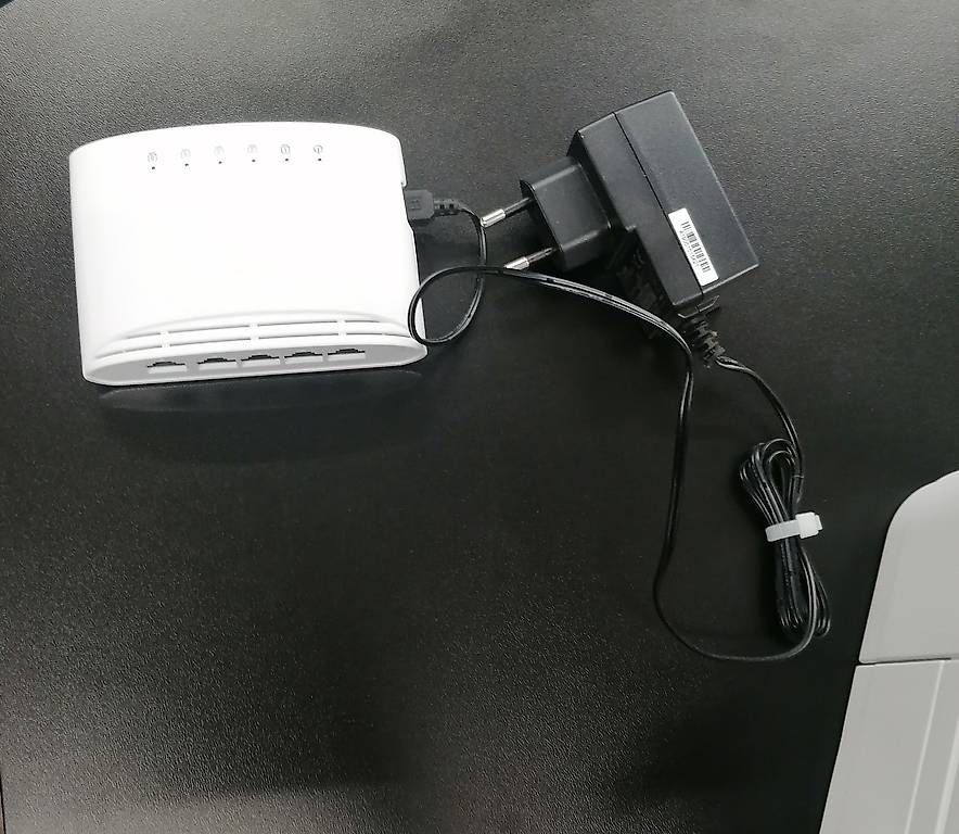 Hub & Switch: Netzwerk Switch D-Link 5 Port – Usato da Löhningen venduto da Divemisli 3