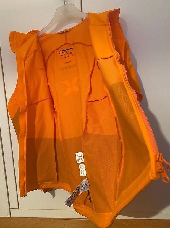 Mammut Giacche: Mammut Eisfeld Light Softshell Jacke gr S – Nuovo (secondo la descrizione) da Zürich venduto da Altruisti 7