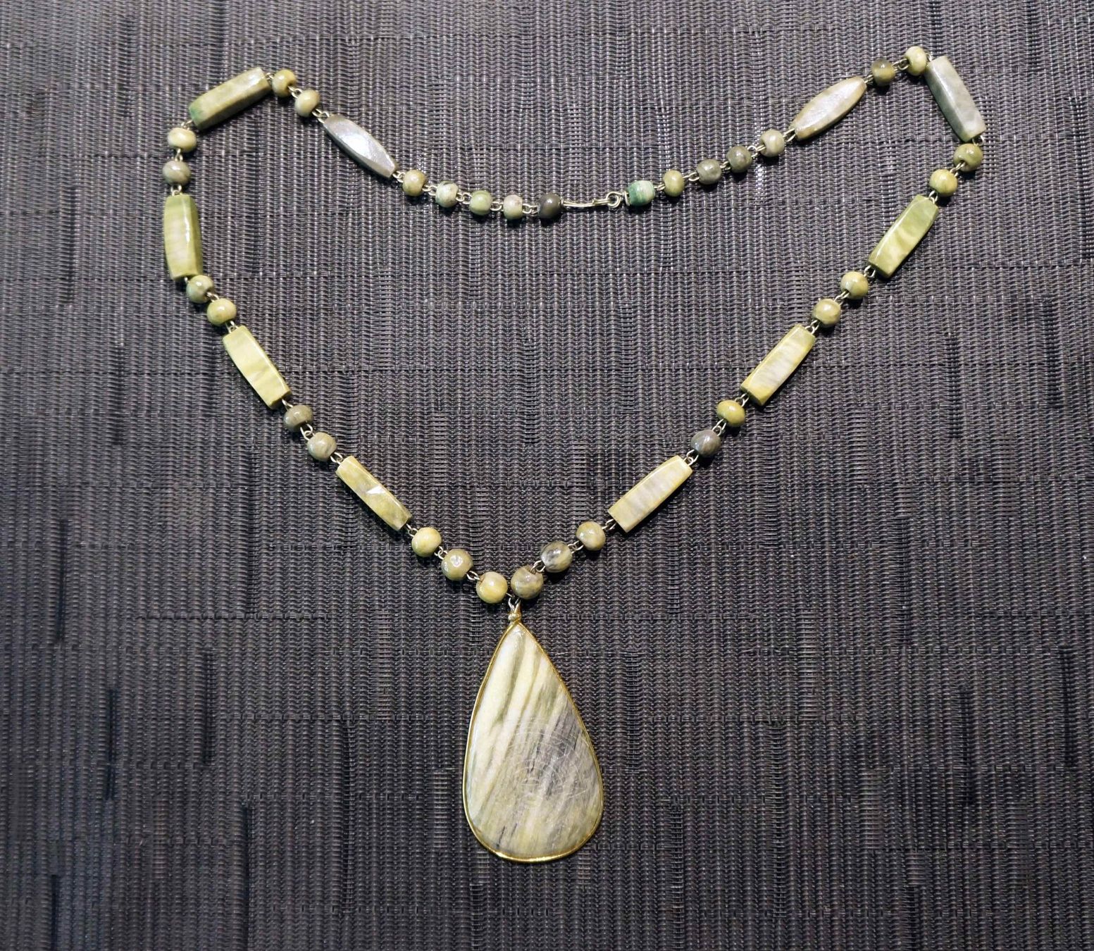 Catenine: Halskette mit grünen Steinen – Usato da Zürich venduto da Beach59