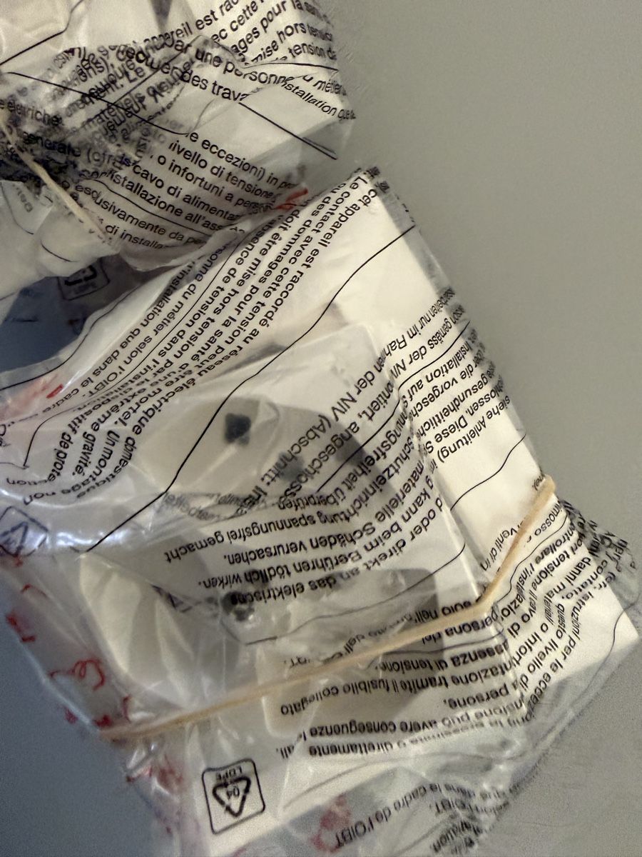 Spine: T23 3fach Feller steckdose originalverpackt – Nuovo e nell'imballaggio originale da Zürich venduto da papaplatte 1