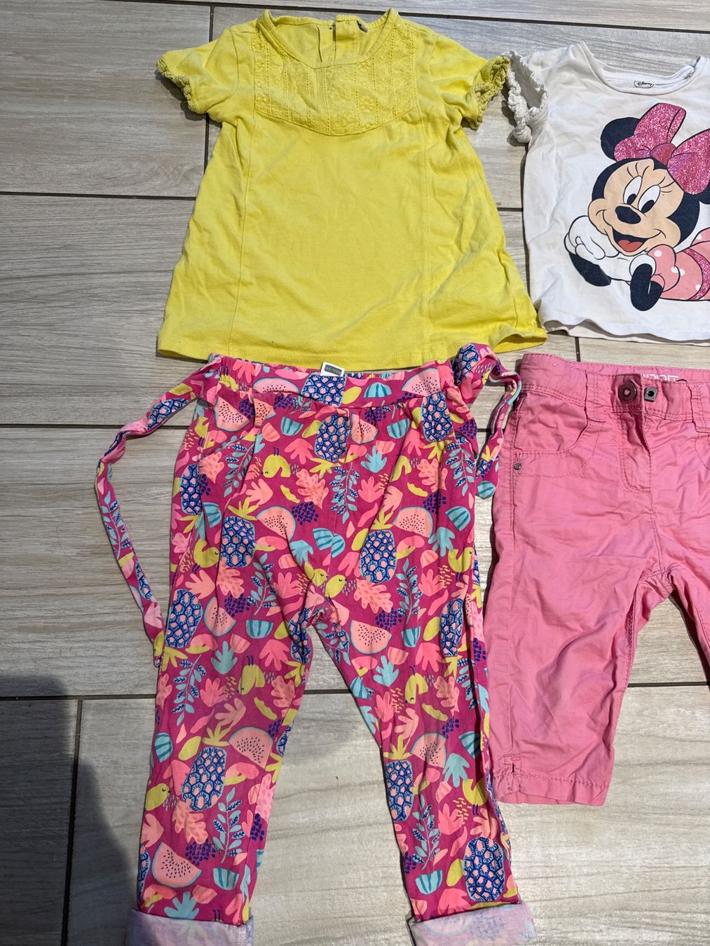 Lotti & Set di vestiti: Sommer Set Mädchen 92 -98 , 8 teilig – Usato da Gelterkinden venduto da Familienferien 1