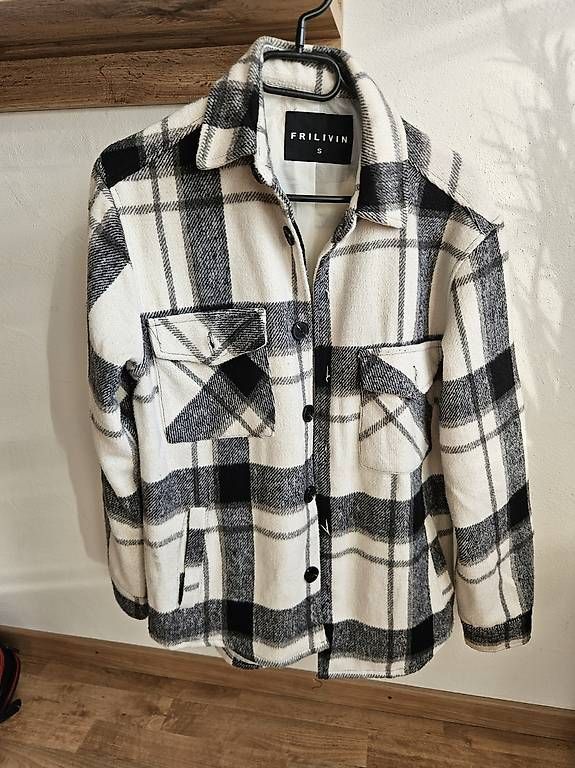 Vestes: Jacke – D'occasion à Tschingel par Olivia.S