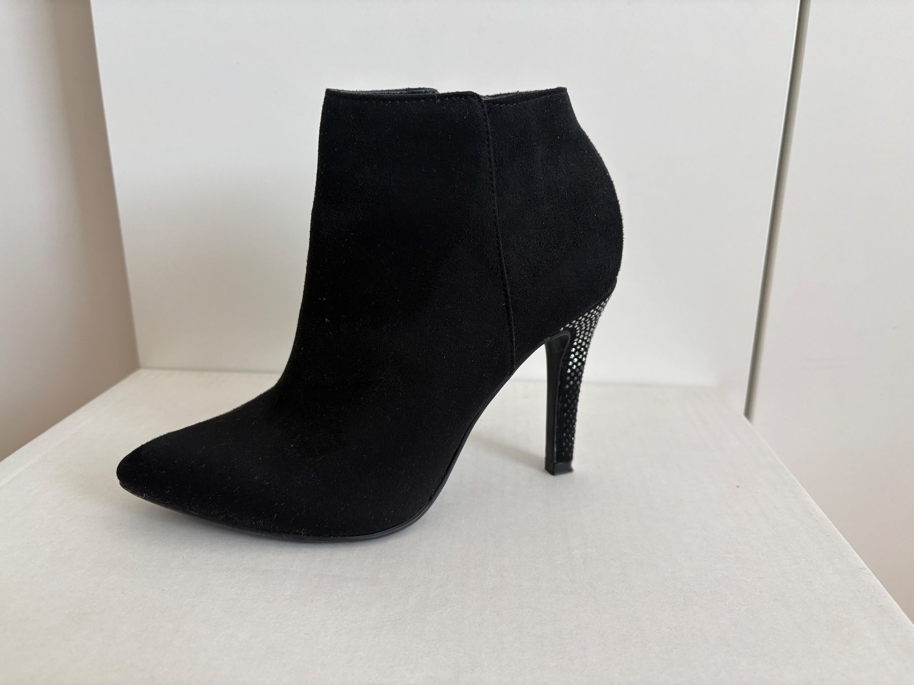 Chaussures femmes: CATWALK Stiefeletten – Glitzer‑Pfennigabsatz, wie neu – Neuf (Voir description) à Basel par Nofretete39