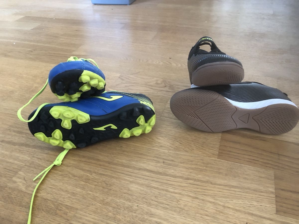 Scarpe da uomo: Fussballschuhe 30/31 – Usato da Zürich venduto da Li04 1