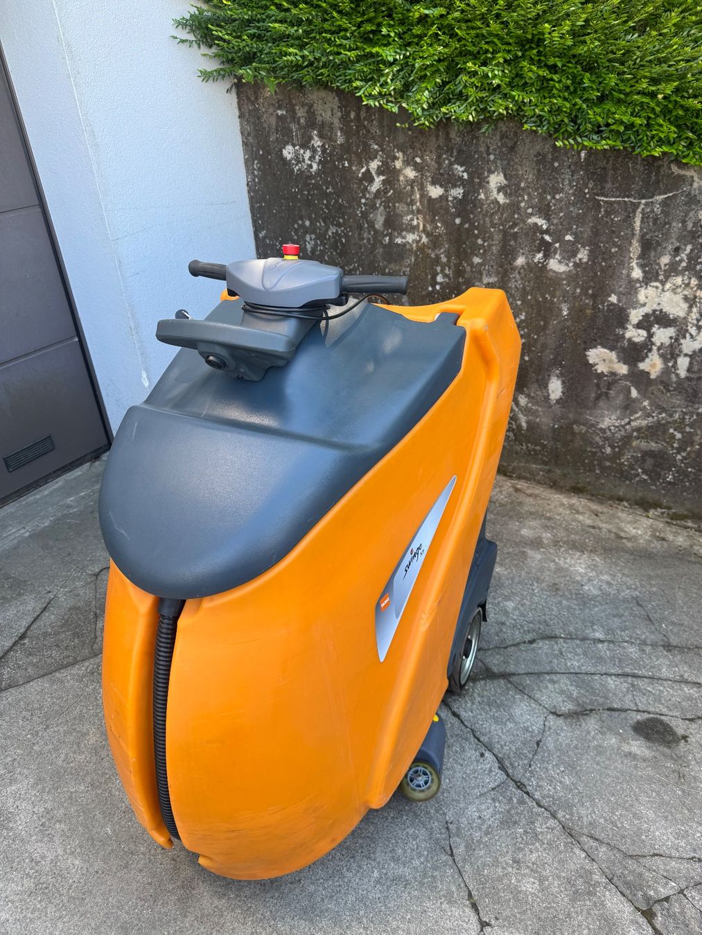 Tutte le macchine: TASKI Swingo XP – Scheuersaugmaschine(taski Wetrok cleanfix) – Usato da Brugg venduto da Vwtiguan1- 2
