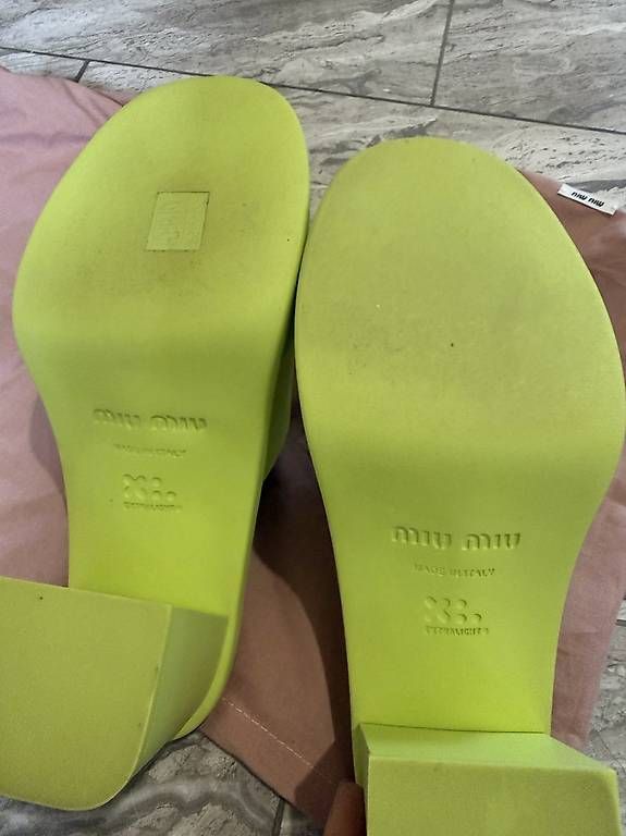 Scarpe da donna: Miu Miu Chartreuse Green Platform Mules 41 – Usato da Zürich venduto da Aes_1290 4