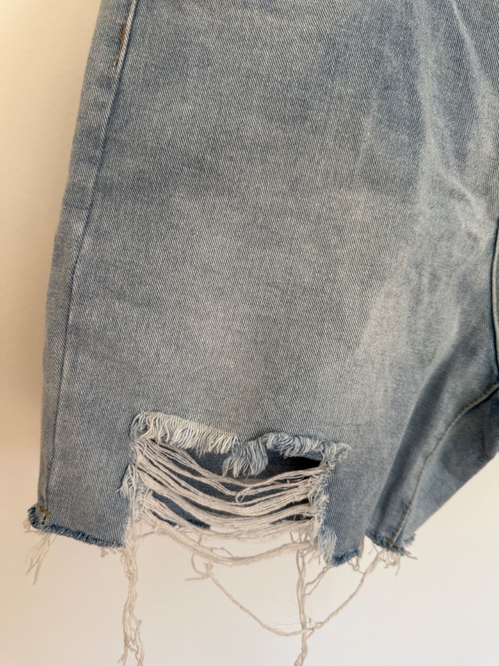 Shein Jeans: Coole ripped Jeans Shorts, Grösse L – Nuovo (secondo la descrizione) da Kriens venduto da MeinKleiderschrank 2