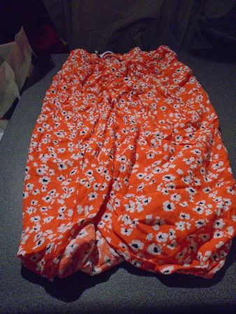 Oberteil Grösse S, Bershka, orange/weisse Blumen