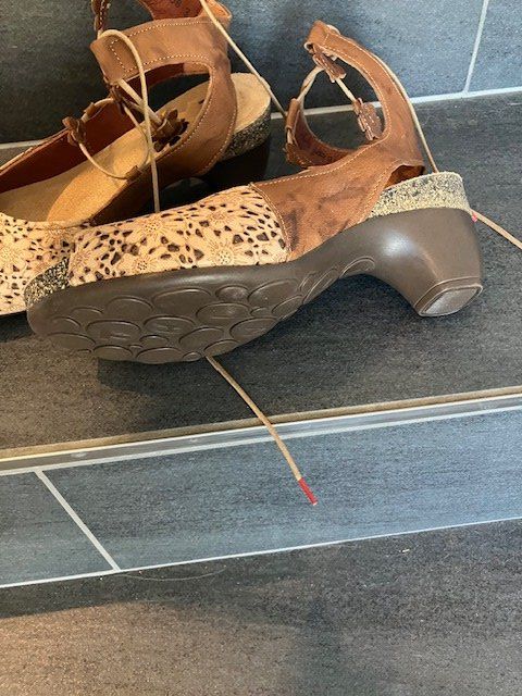 Think Damenschuhe: Sandale der Marke Think, Grösse 38, Braun/Gemustert – Neu (gemäss Beschreibung) aus Märwil von Yvonne034 1