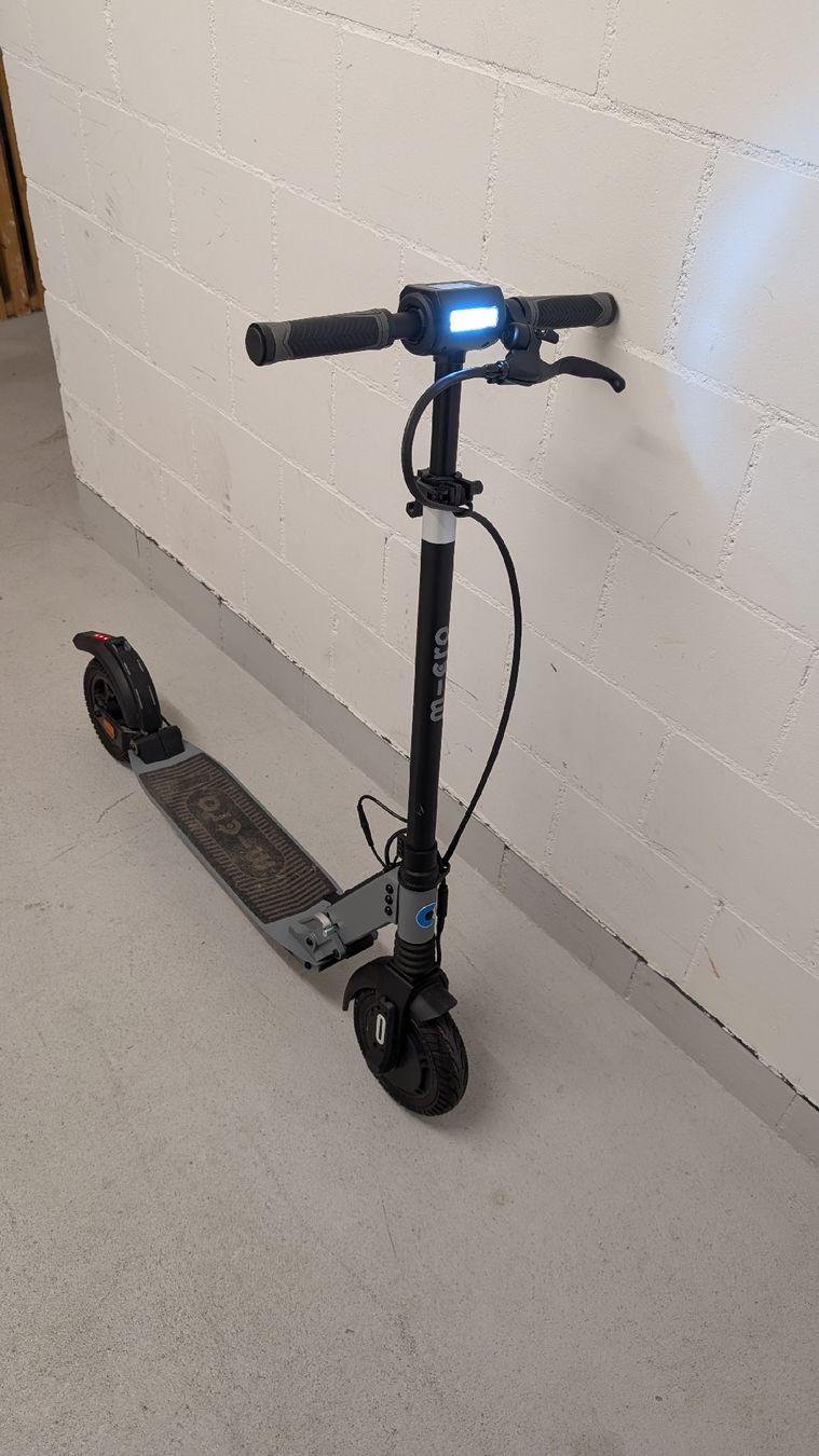 Micro Kickboard: Micro Merlin Grey-Black – D'occasion à Dietikon par b.pierre 1