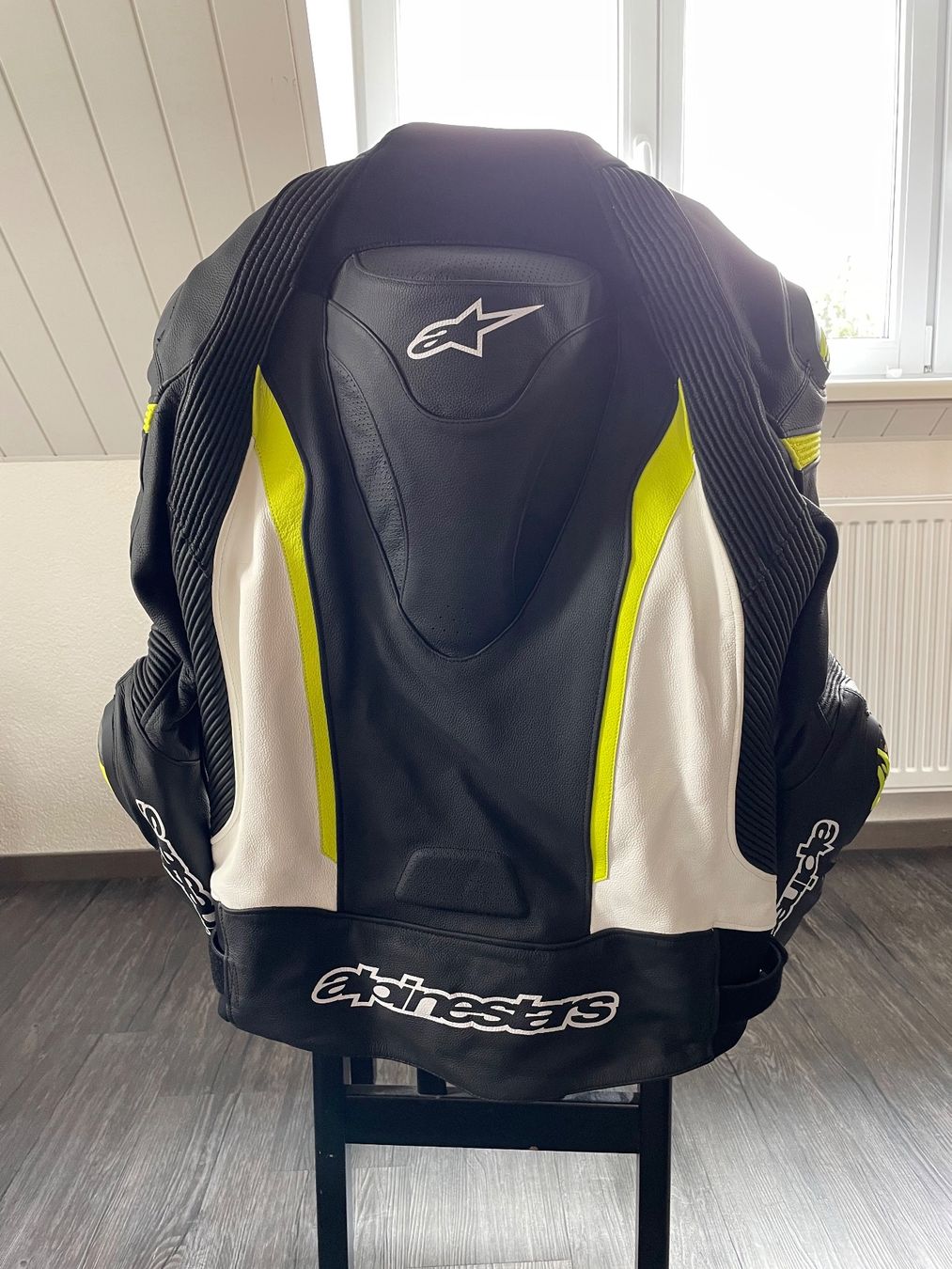 Alpinestars Giacche: Veste cuir moto Alpinestars – Nuovo (secondo la descrizione) da Les Breuleux venduto da r_m_m2x9 4