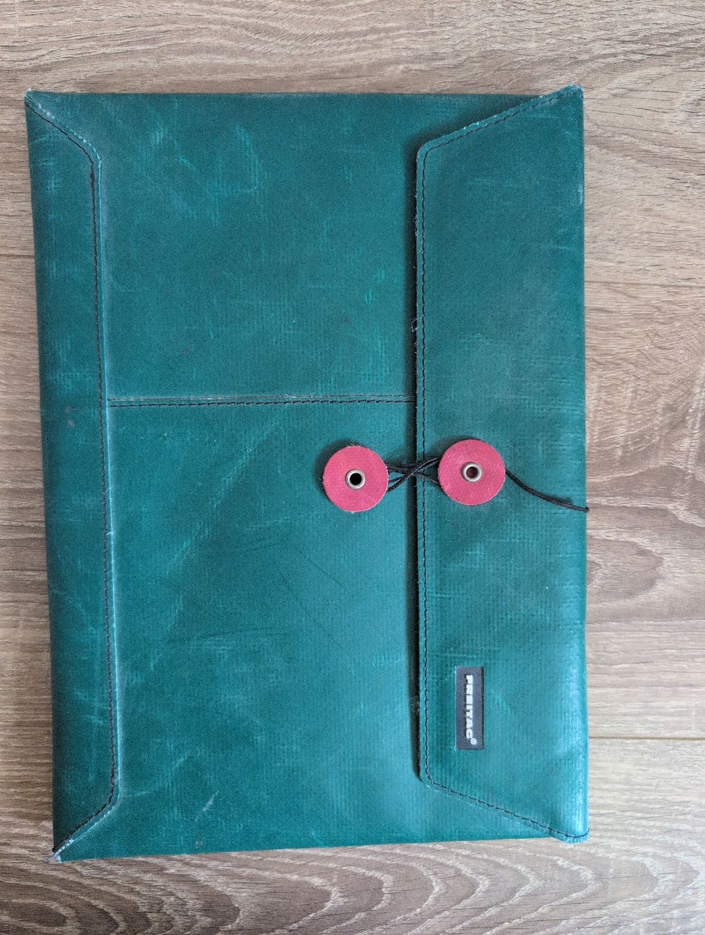 Freitag Covers & Borse: Freitag Tablet Cover Green – Usato da Zürich venduto da fschenkel