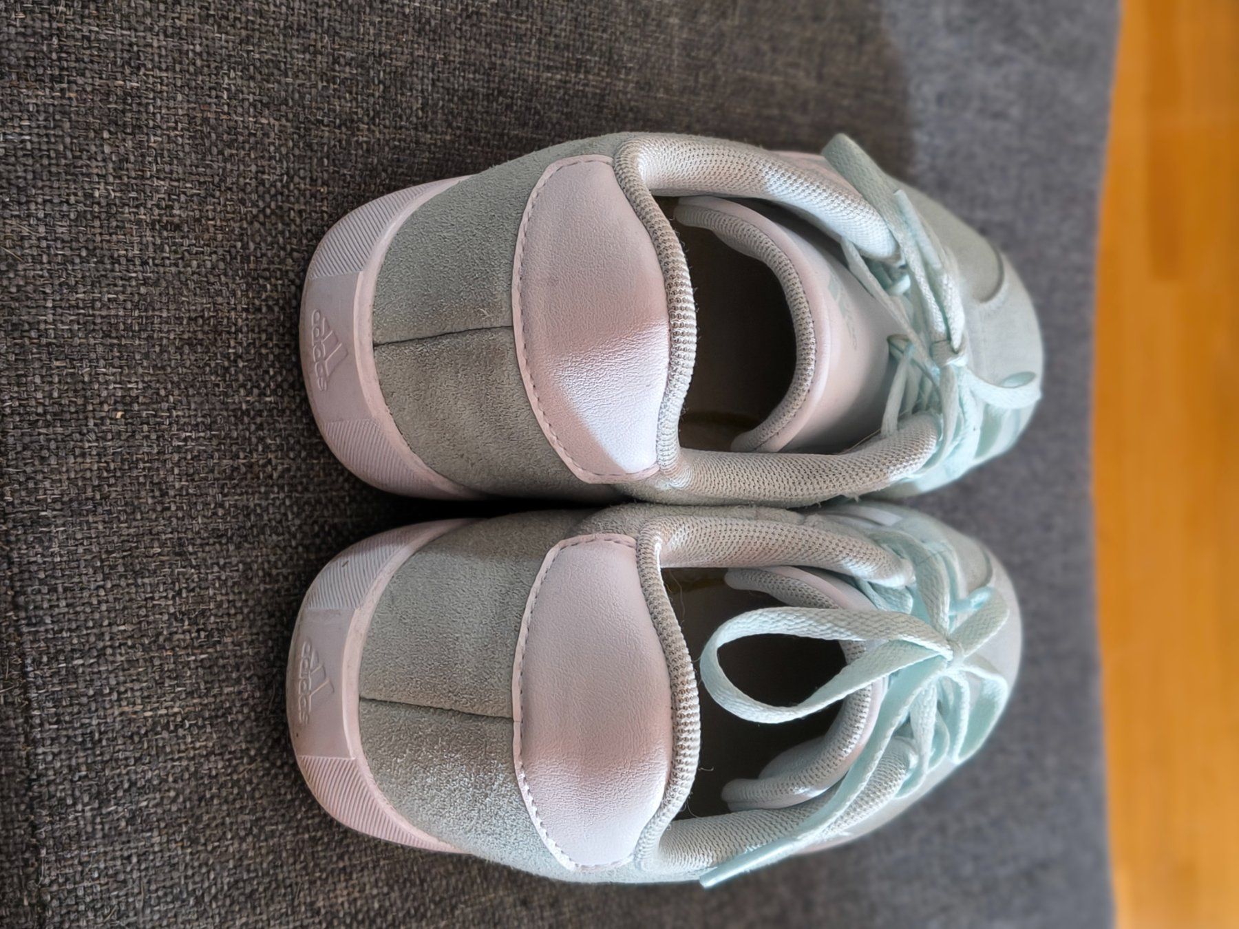 Adidas Scarpe da donna: Wunderschöne Adidas Damen Schuhe mint gr. 36 – Usato da Bischofszell venduto da Ebenen 6