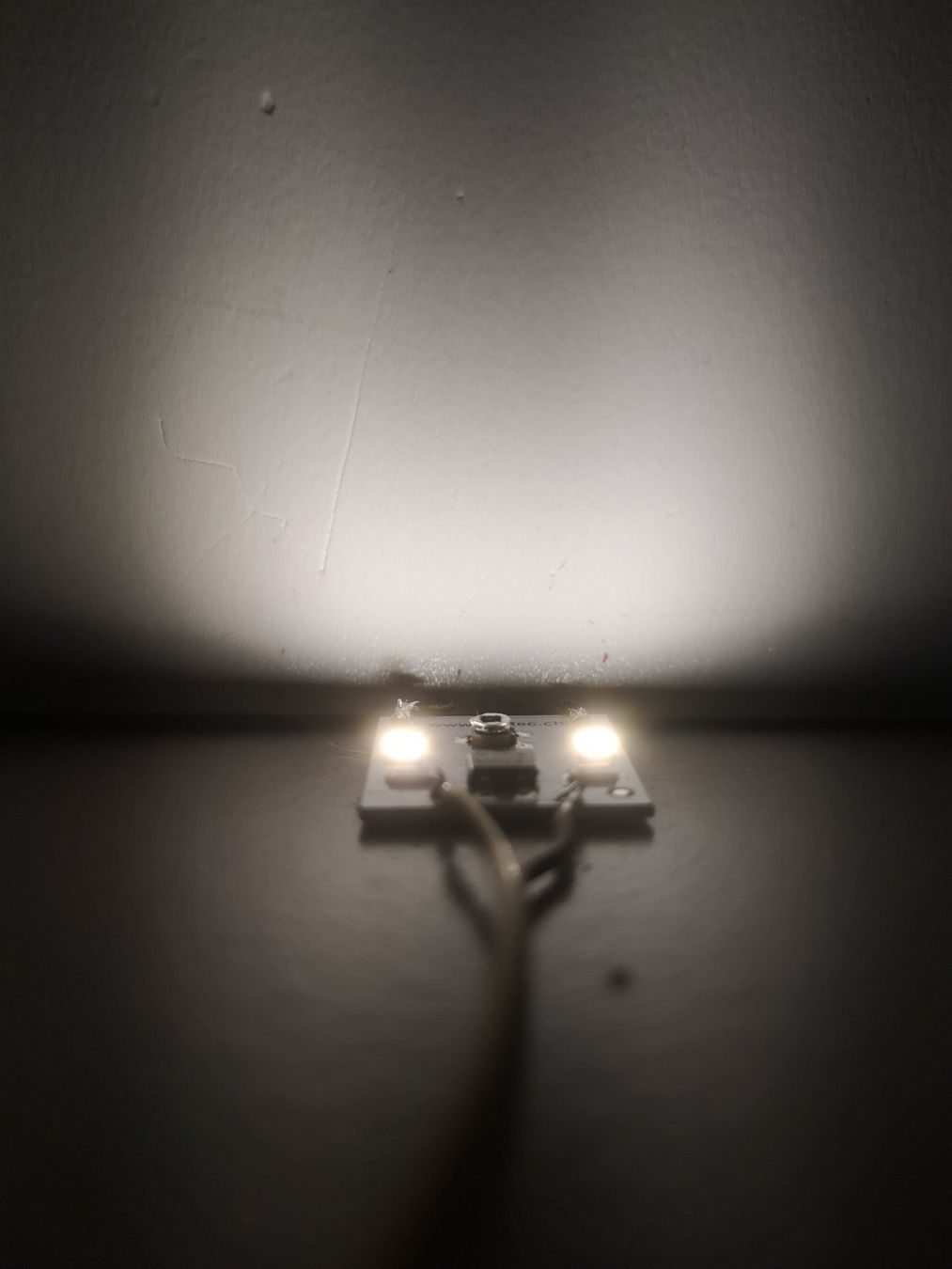 Viessmann Modellini di ferrovie: 25 x Dimmbare KELLTEC Universalbel. 0-24V AC/DC warmweiss – Nuovo e nell'imballaggio originale da Dittingen venduto da Beamsplitter