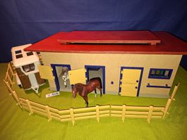 Schleich Holzstall,Pferdeanhänger H106