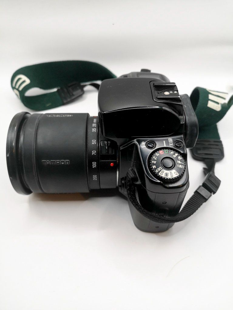 Canon Fotocamera: Canon EOS 100 analoge Kamera mit Objektiv – Usato da Sargans venduto da Botanico 4