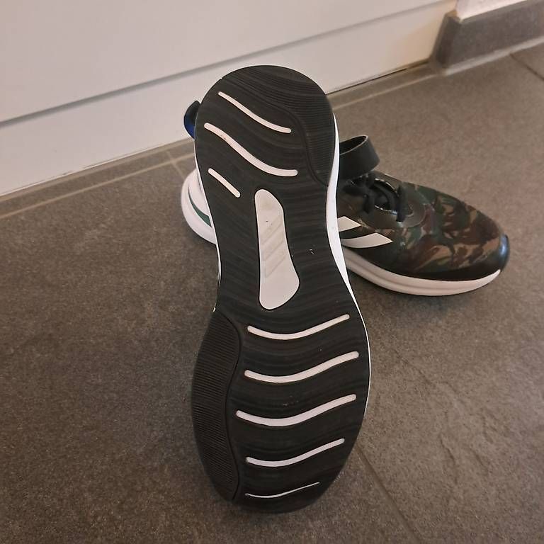 Herrenschuhe: Hallenschuhe  – Gebraucht aus Neftenbach von sam_jbb5 3