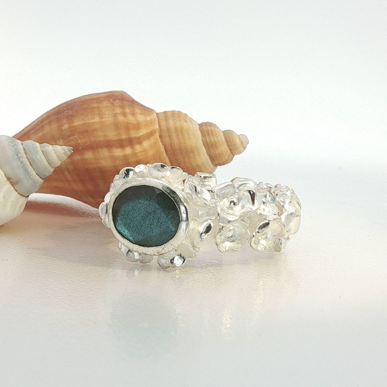 Olga Ribler Anelli: Statement Blumen Ring mit Labradorit – Grösse 60 – Nuovo (secondo la descrizione) da Luzern venduto da Schmuckoutlet 3