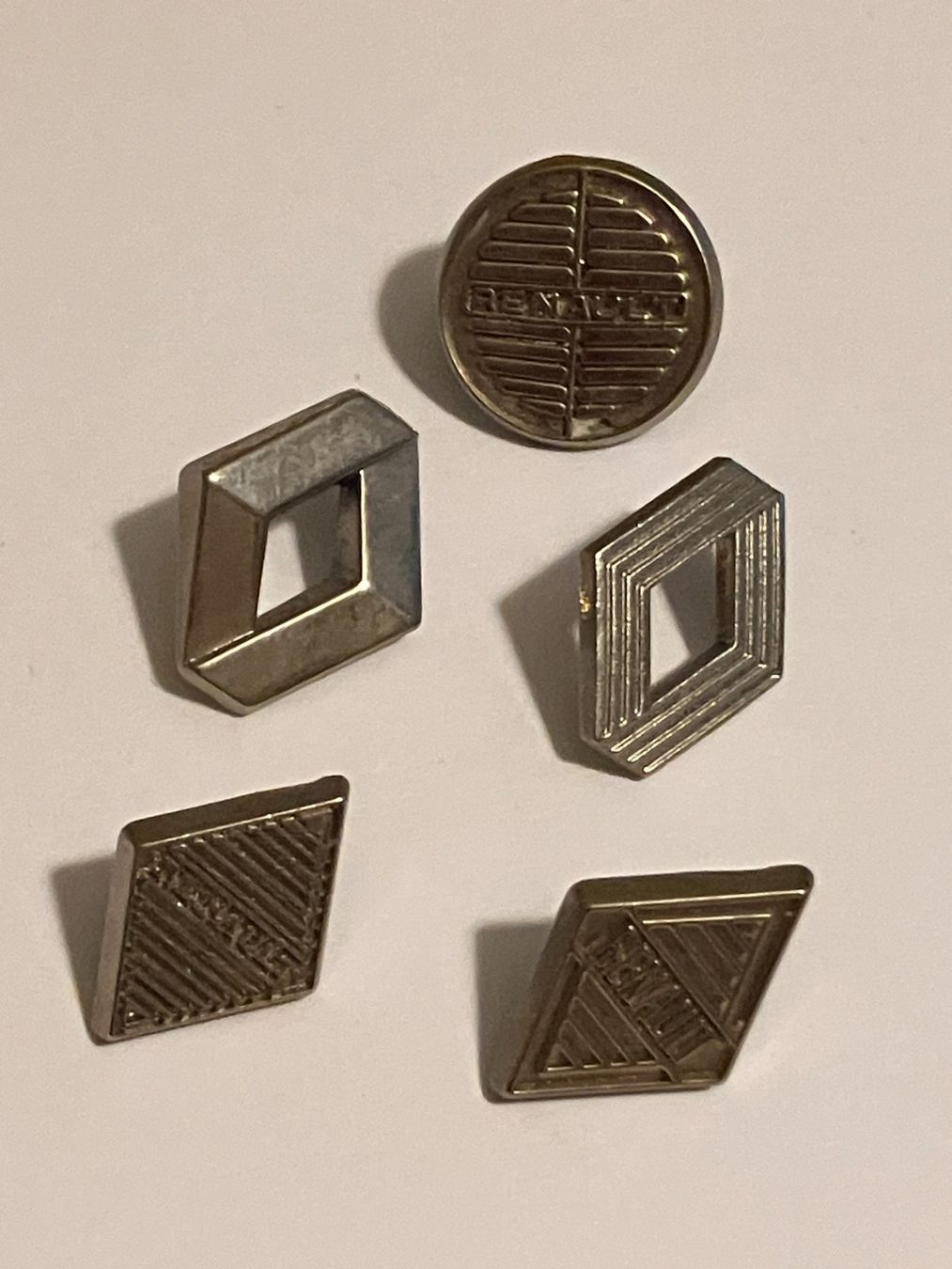 Placchette & Badge: 5 Pin Renault – Usato da Basel venduto da djwwpp