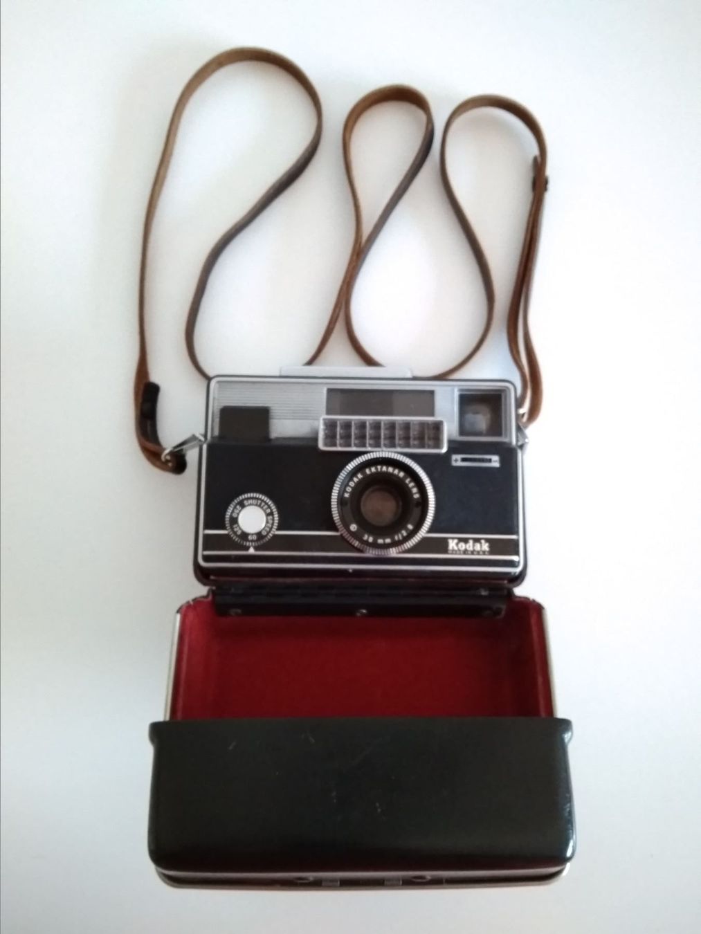 Kodak Fotocamera: Vintage Kodak Instamatic 700 mit Tasche – Usato da Dietikon venduto da Branquinha1981
