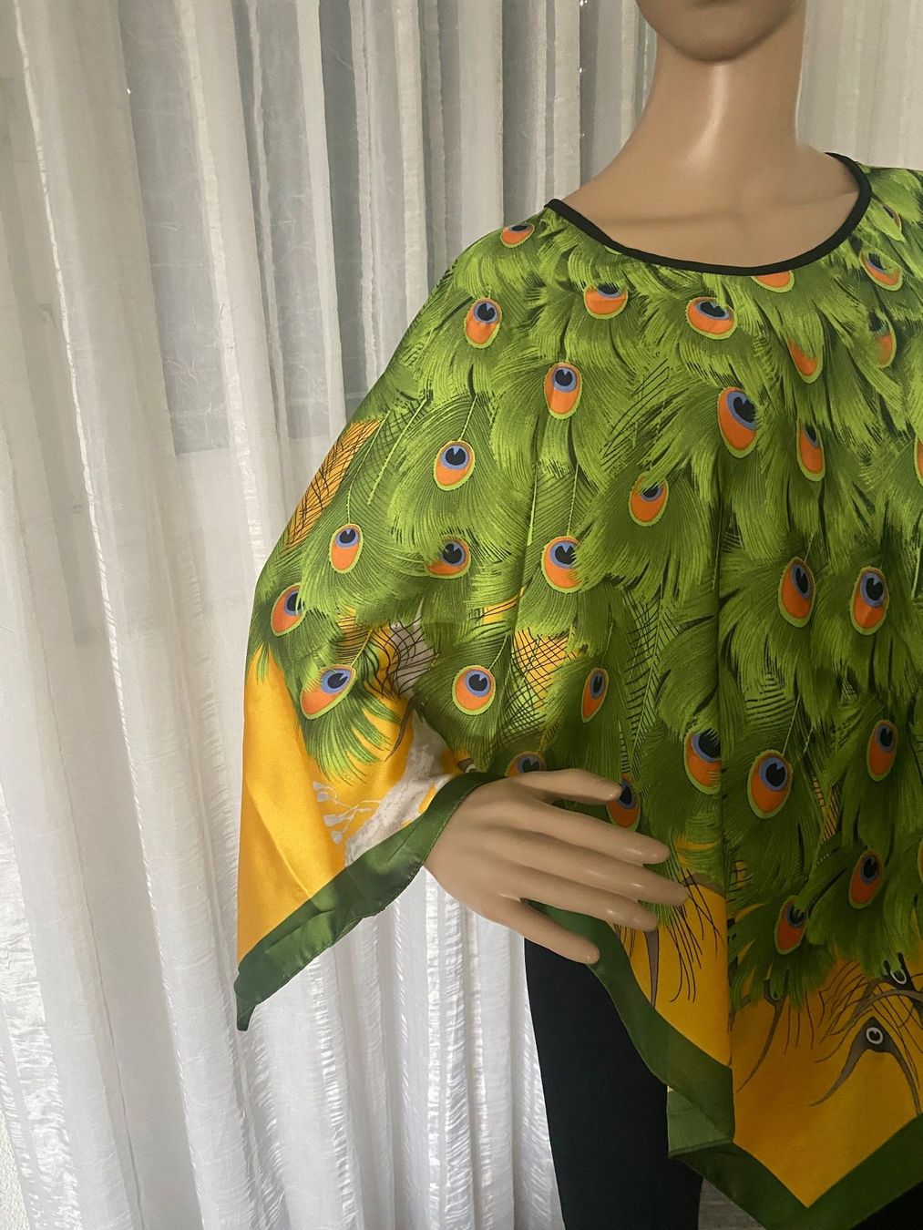 Camicette: edler/stylischer Blusen-Poncho,Silk-Feeling,1 Size – Nuovo e nell'imballaggio originale da Winkel venduto da ferrari2022 4