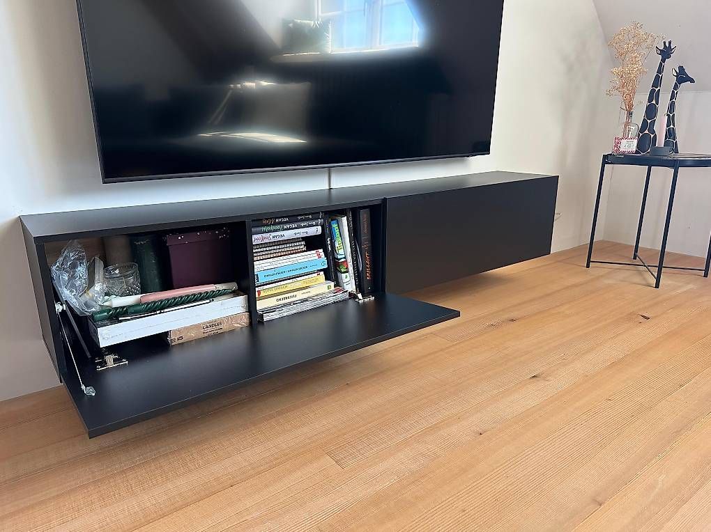 Mobili TV: TV-Möbel – Usato da Bern venduto da ilariamaria 1