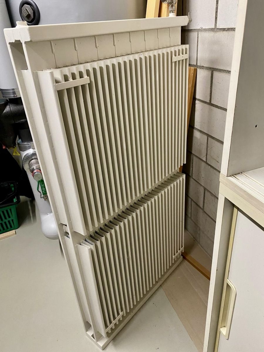 Radiatori: Radiator Heizkörper – Usato da Utzenstorf venduto da Milva2 2