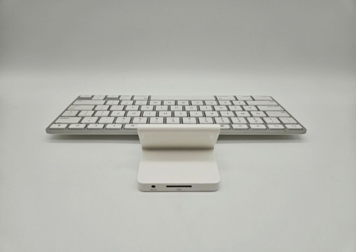 Apple Tastaturen: APPLE iPad Keyboard Dock Model A1359 1 2 3 Generation – Gebraucht aus Erlenbach ZH von
