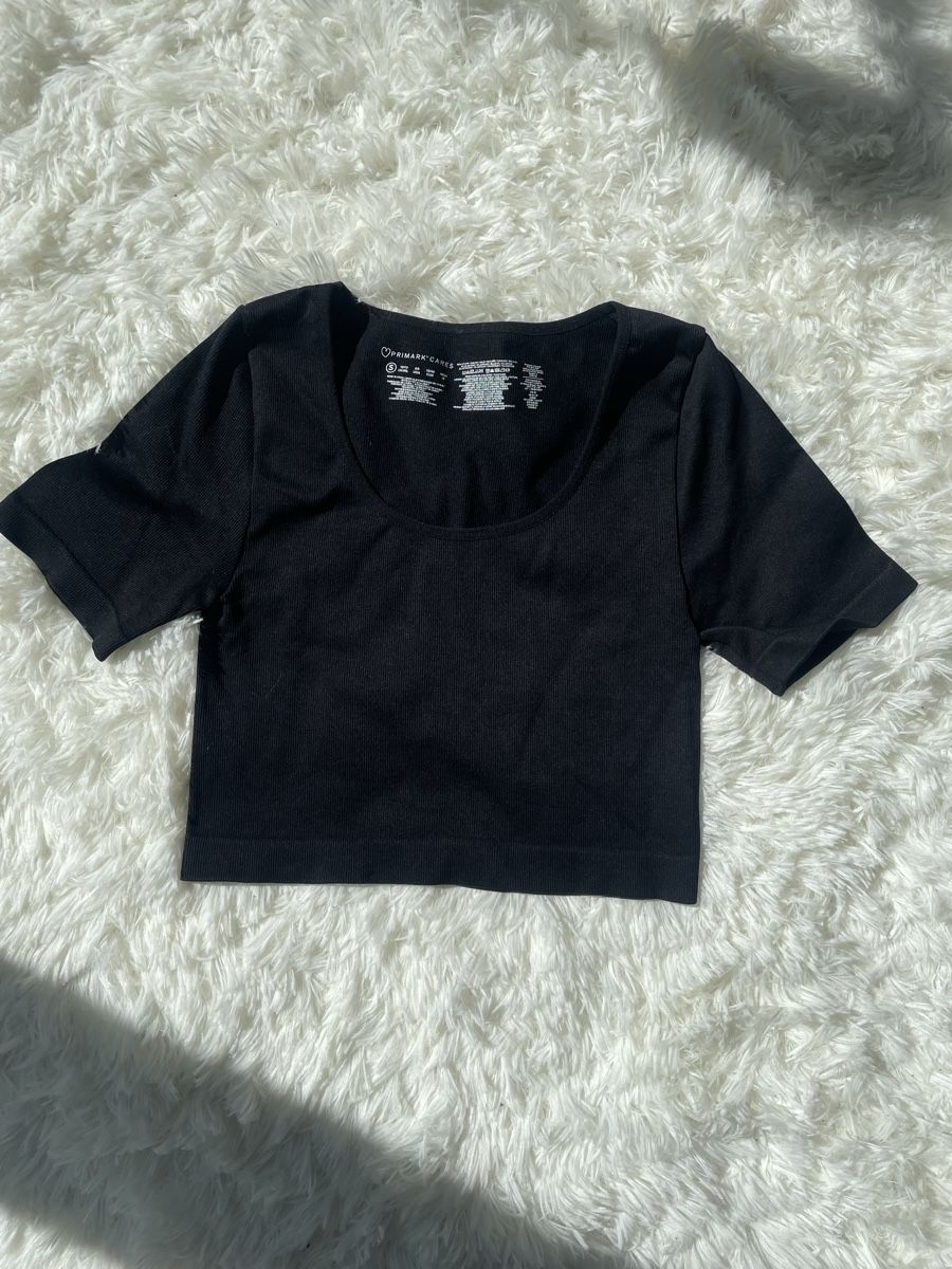 Tops: Crop top noir manches courtes - neuf – Neu (gemäss Beschreibung) aus Lausanne von mau_6tnl 1